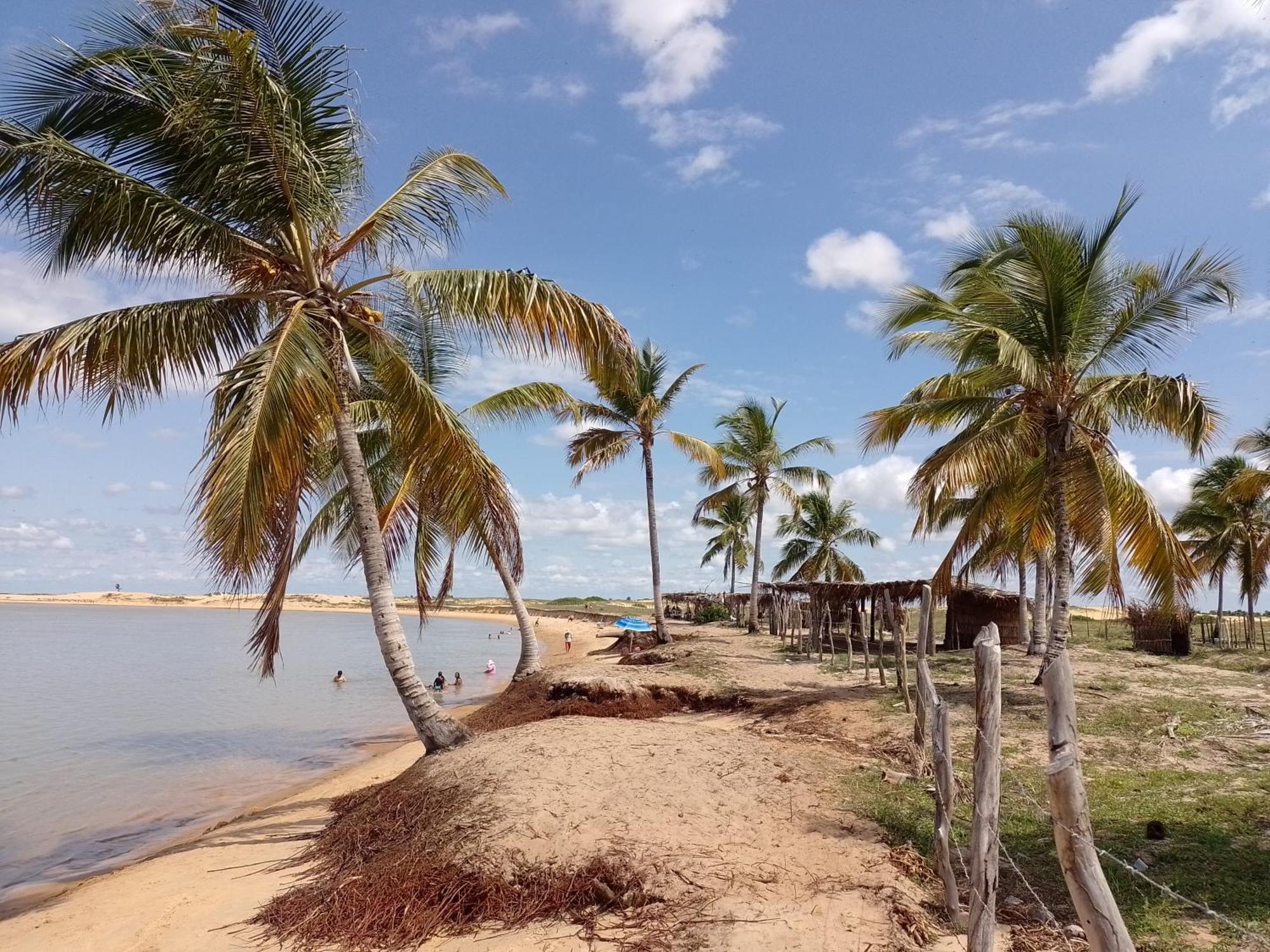Chale Perto Da Praia Com Duas Suites E Varandao Pacatuba  エクステリア 写真