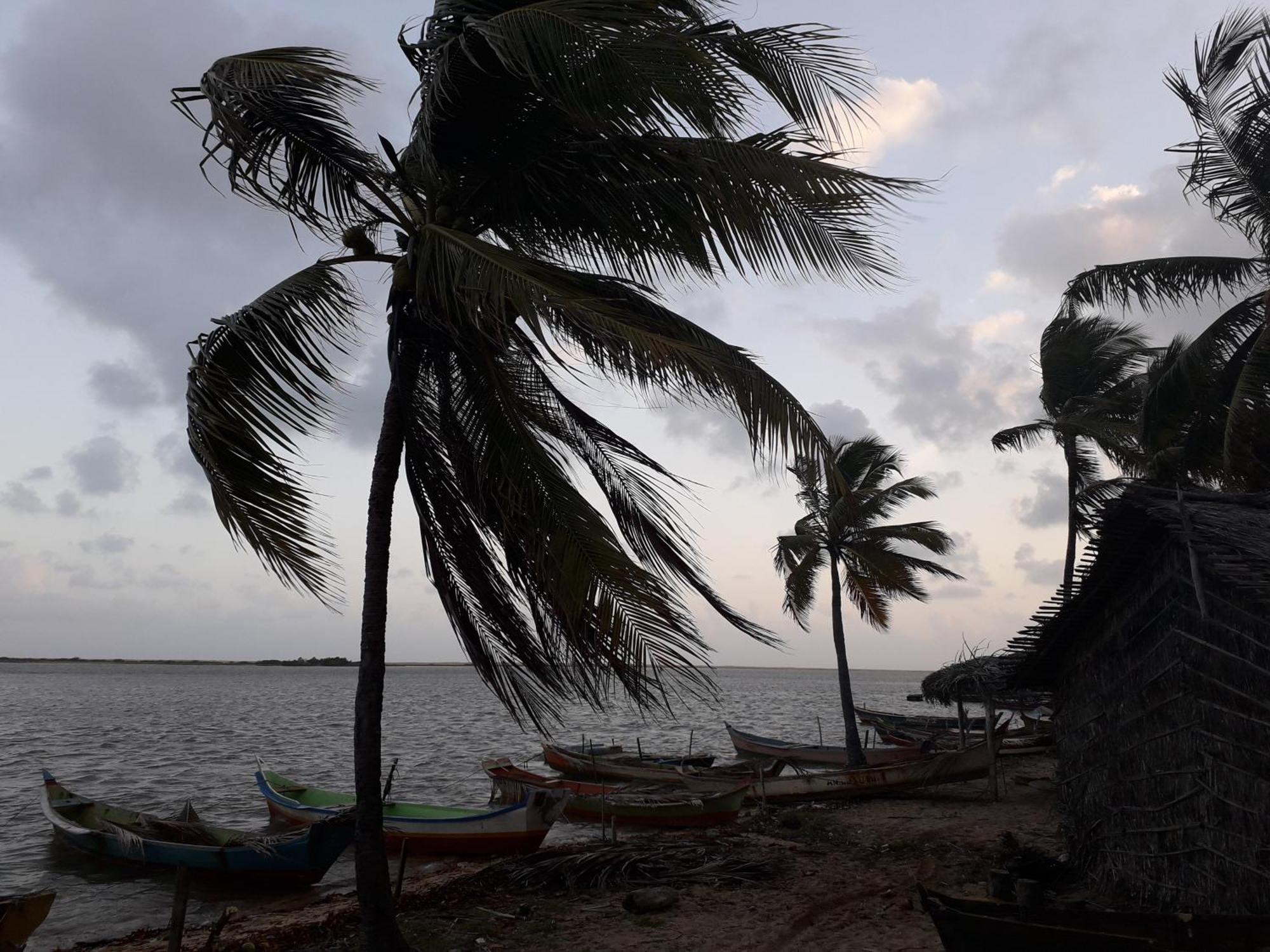 Chale Perto Da Praia Com Duas Suites E Varandao Pacatuba  エクステリア 写真